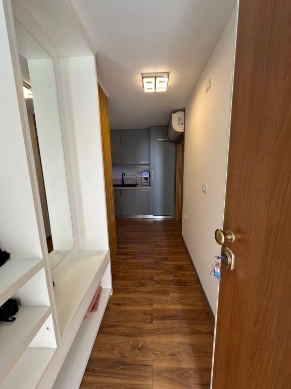 Shitet Apartament 1+1