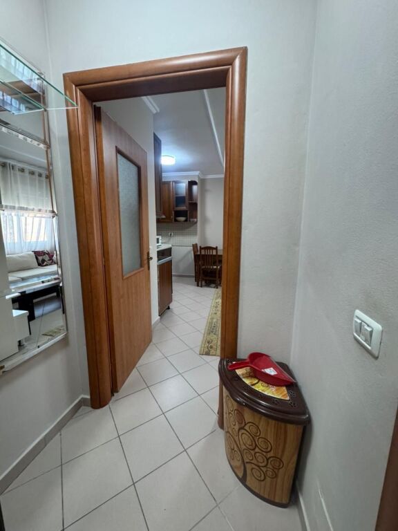 🏠JEPET ME QIRA Apartament 1+1 📍Rruga e Bogdaneve  🏢Kati i 5, me ashensor 📐Sip: 62 m² 💶Cmimi: 55.000 Leke/Muaj - Widok 4