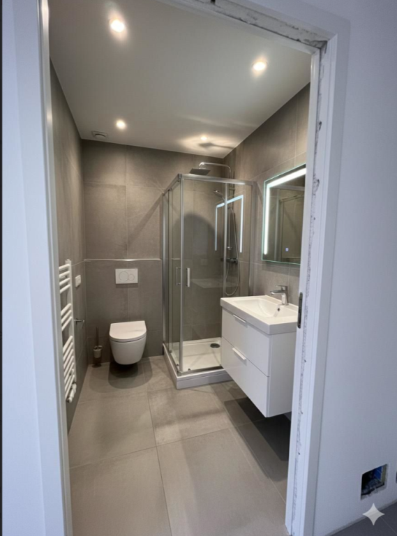 Ofertë buzë detit – Studio 200 m larg detit, vetëm 51,900 €!
