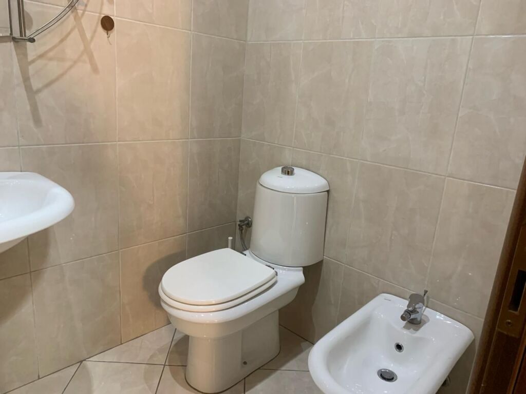 JEPET ME QIRA APARTAMENT 2+1+2 TE 21 DHJETORI 750 EURO