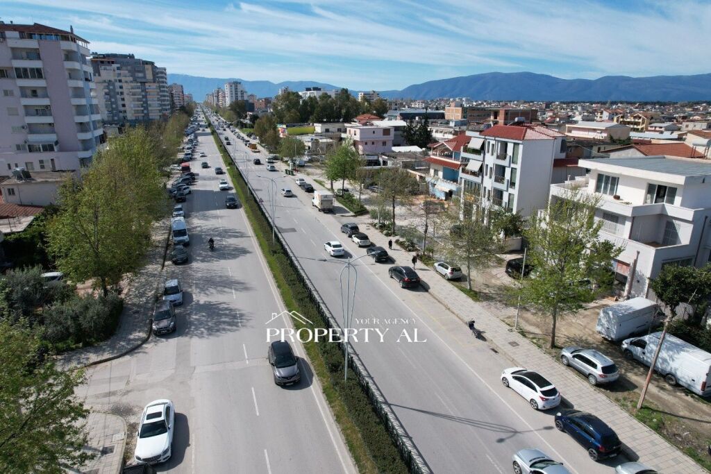 Immobile in Vendita in Via Gjergj Kastrioti, Vlora – Opportunità Ideale di Investimento &amp; Business