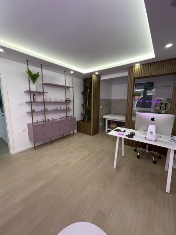 Dyqan estetike me qera ne Vasil Shanto (ID BD21679) Tirane​ – pohled 2