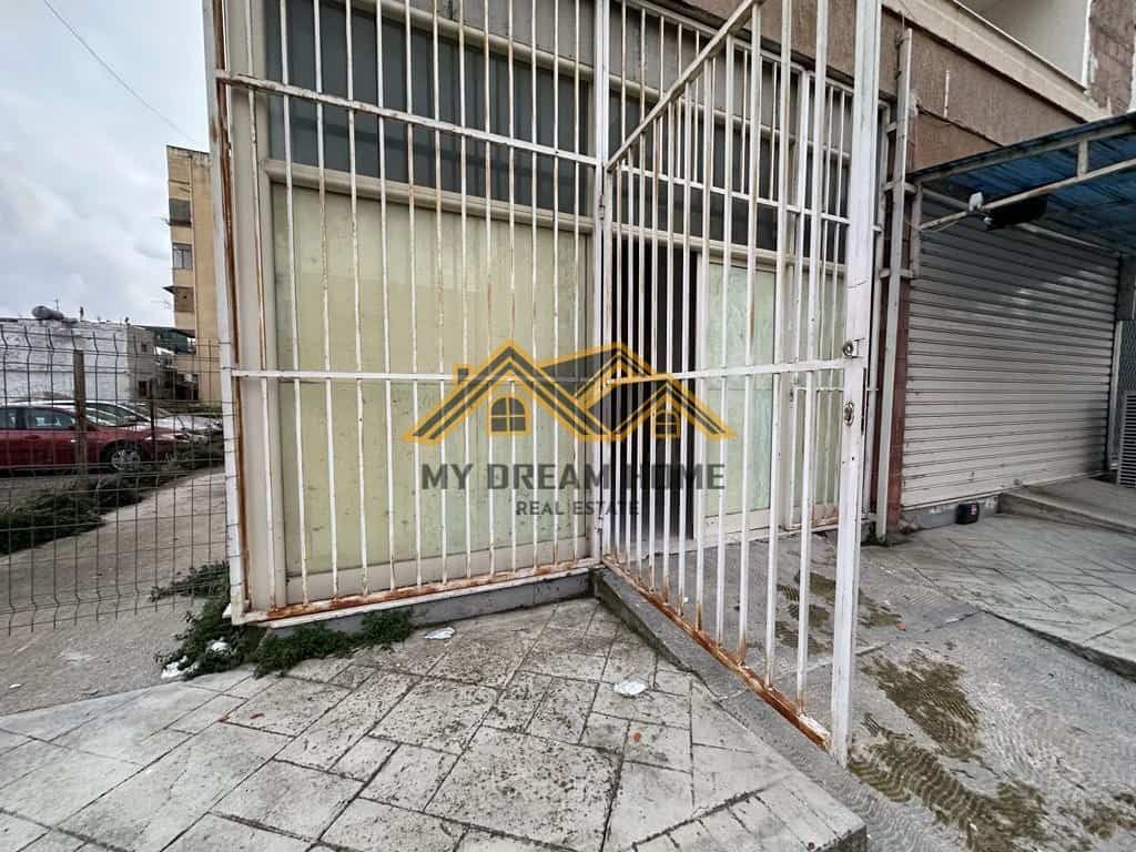 SHITET AMBJENT BIZNESI NE ZONEN E ISH URT-SE!