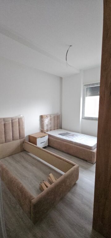 👉 Jepet me qira apartament 2+1 📍 Paskuqan ✨ I pabanuar më parë 🏢 Kati 4 me ashensor  💶 Çmimi: 500€ / muaj  
