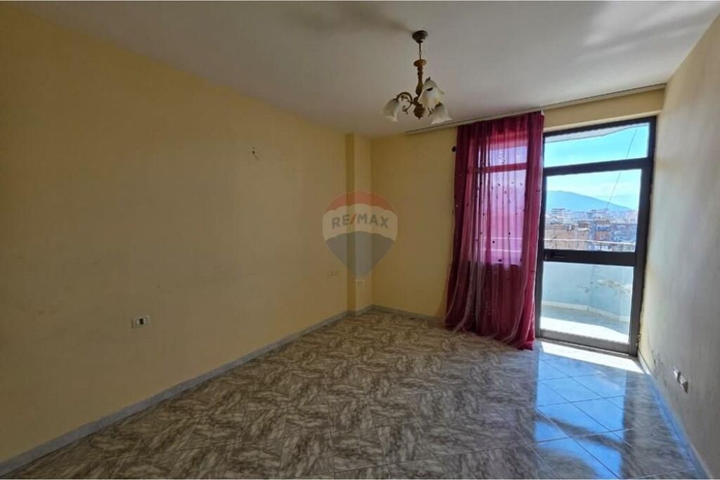 OCCASION! Apartment 2+1+2 for Sale, near the police, Vlore