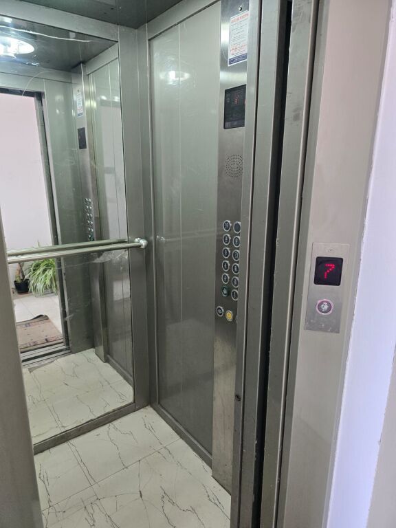 Apartment 2+1+2 for sale, ideal for family living or investment.