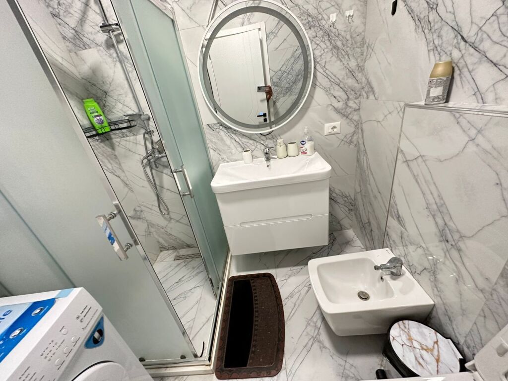 ✨ Jepet me qera super apartament 1+1📍 Adresa: Rruga Mine Peza💶 Çmimi: 58,000 lekë (i padiskutueshëm)