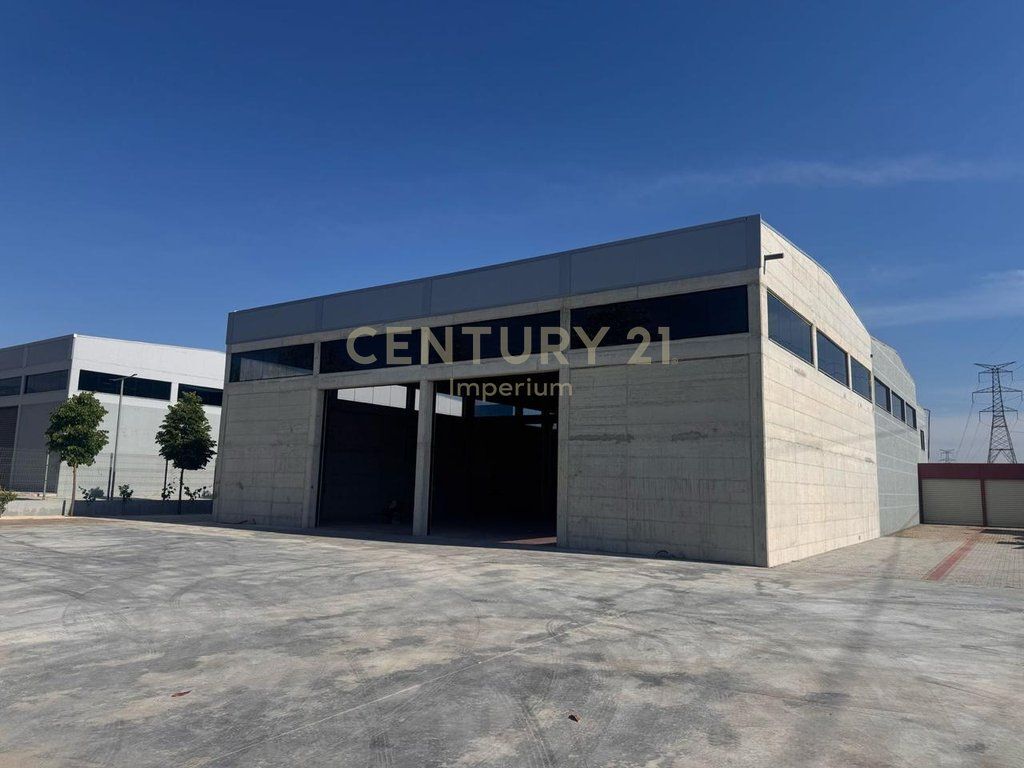 We rent a large warehouse Near Mother Teresa Airport 3,000 € /Month