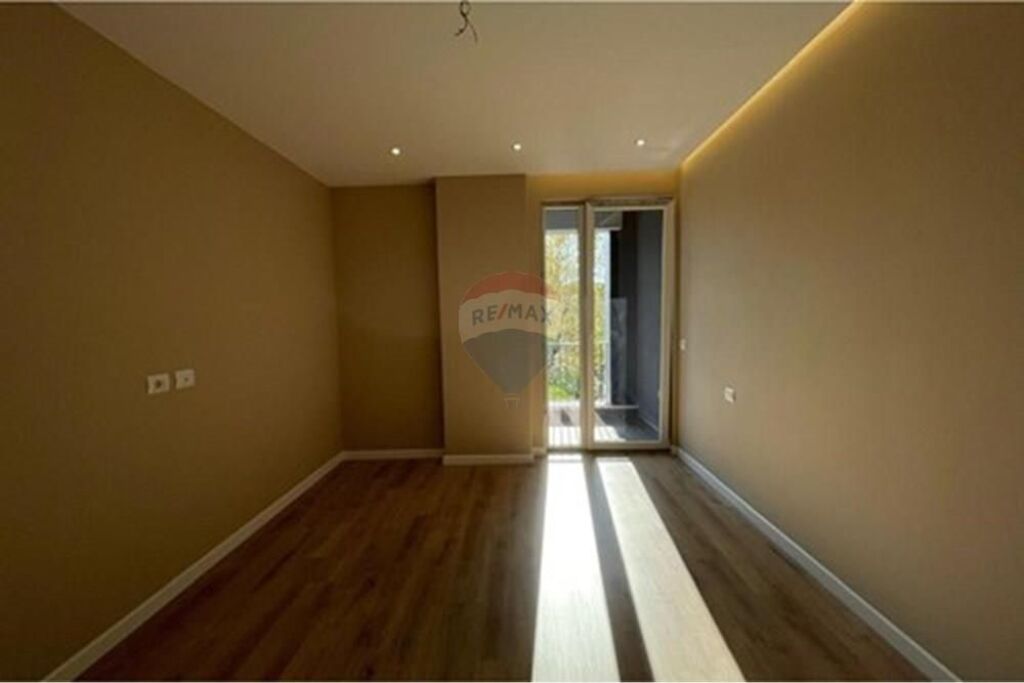 Apartament 1+1 me qira prane Amb. Amerikane!