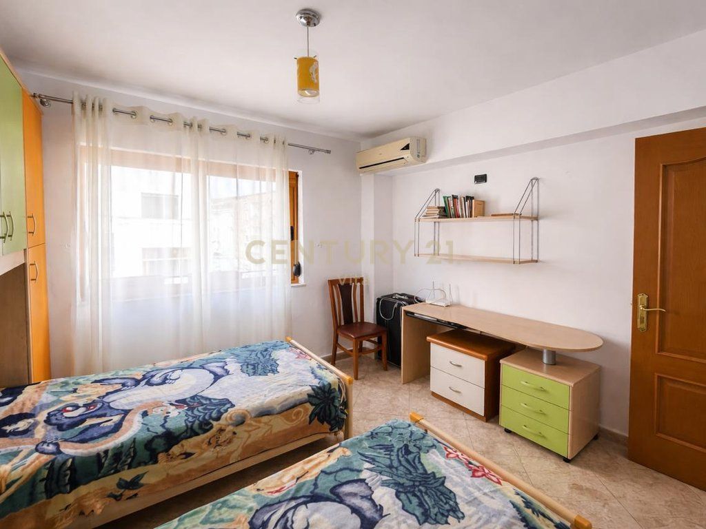 APPARTAMENTO IN AFFITTO 2+1 VICINO ALL'OSPEDALE AMERICANO, QUARTIERE 18, DURRËS !!