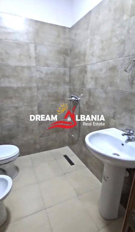 Jepet Apartament 2+1+2 wc me Qera ne Rrugen 5Maji ,Tirane ( ID 42215512 )