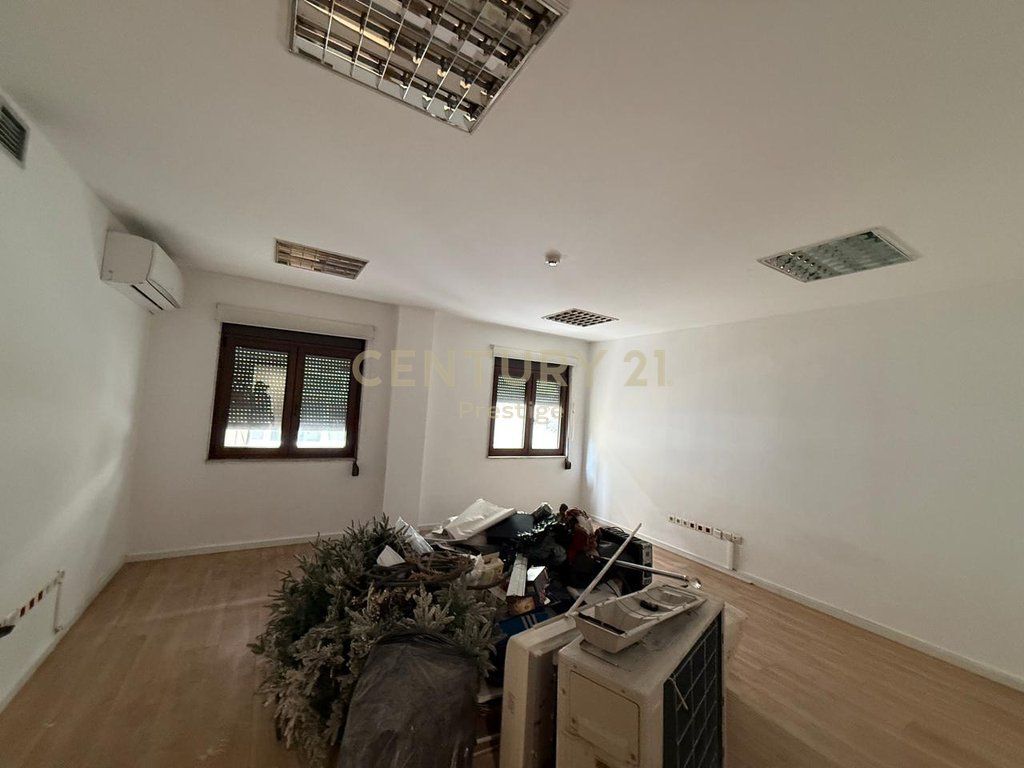 AMBIENT KOMERCIAL/ZYRE ME QIRA, RRUGA E ELBASANIT , TIRANE!