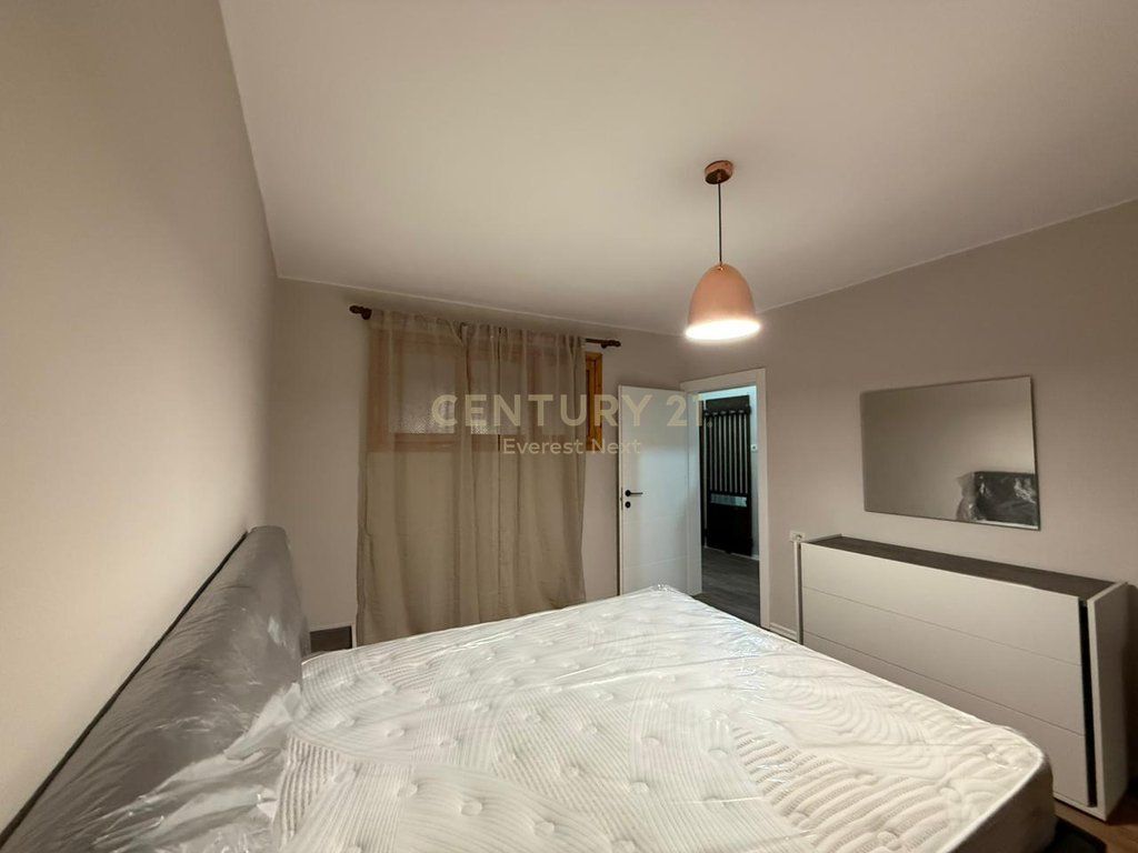 Jepet me Qira Apartament 1+1 (Ish Blloku) 700 € /Muaj