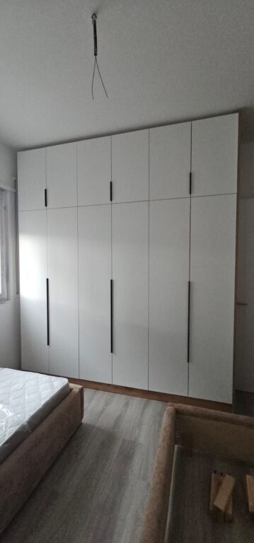 👉 Jepet me qira apartament 2+1 📍 Paskuqan ✨ I pabanuar më parë 🏢 Kati 4 me ashensor  💶 Çmimi: 500€ / muaj  