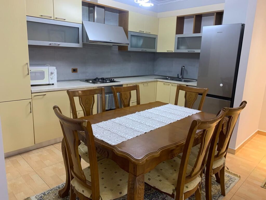 JEPET ME QIRA APARTAMENT 2+1+2 TE 21 DHJETORI 750 EURO