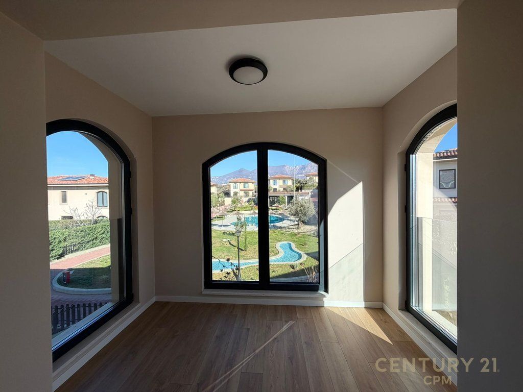 Modern villas for rent at the Tuscany residence