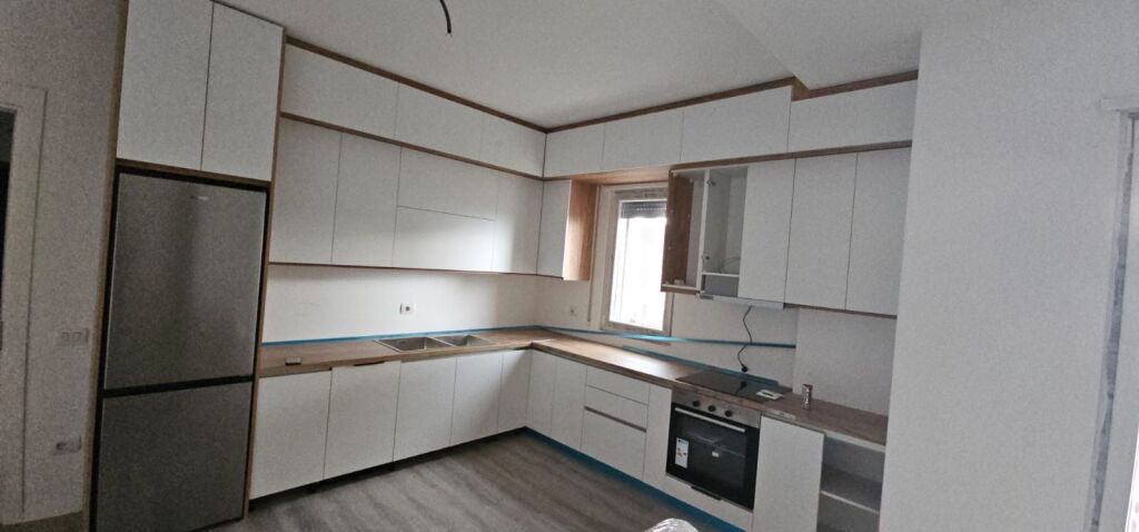 👉 Jepet me qira apartament 2+1 📍 Paskuqan ✨ I pabanuar më parë 🏢 Kati 4 me ashensor  💶 Çmimi: 500€ / muaj  