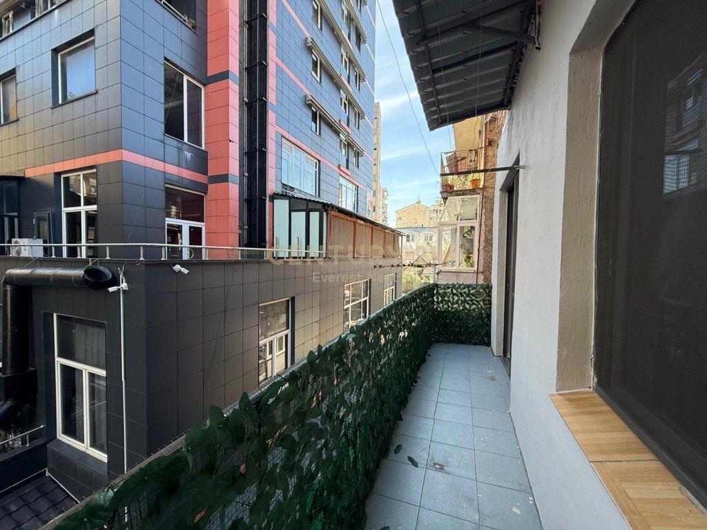 Jepet me Qira Apartament 1+1 (Ish Blloku) 700 € /Muaj