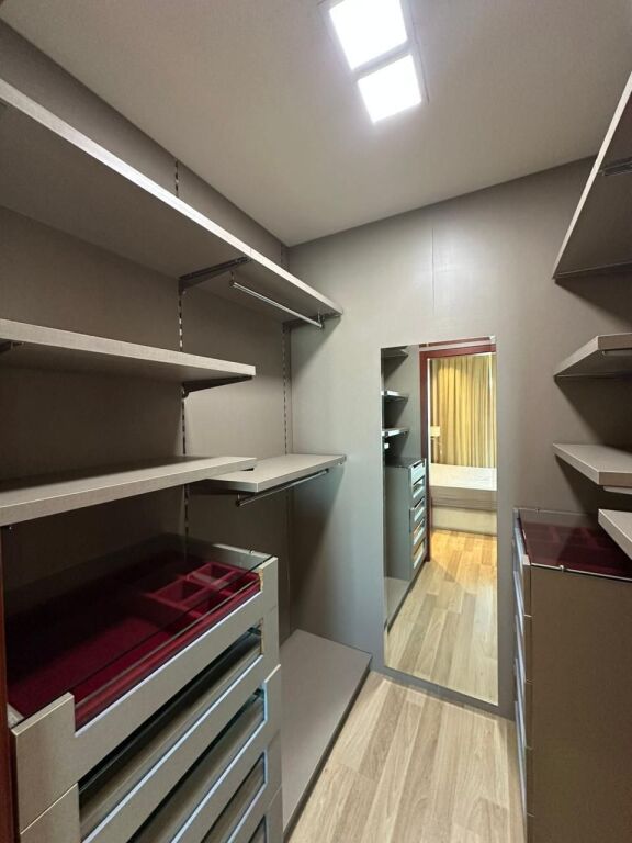 Jepet me Qera Apartament 2+1 tek Ambasador 3