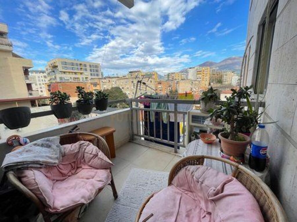 Shitet, Apartament 2+1, Ministria e Jashtme