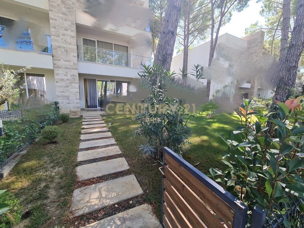 APPARTAMENTO 2+1 CON CORTILE IN VENDITA NELLA RESIDENZA SAN PIETRO!
