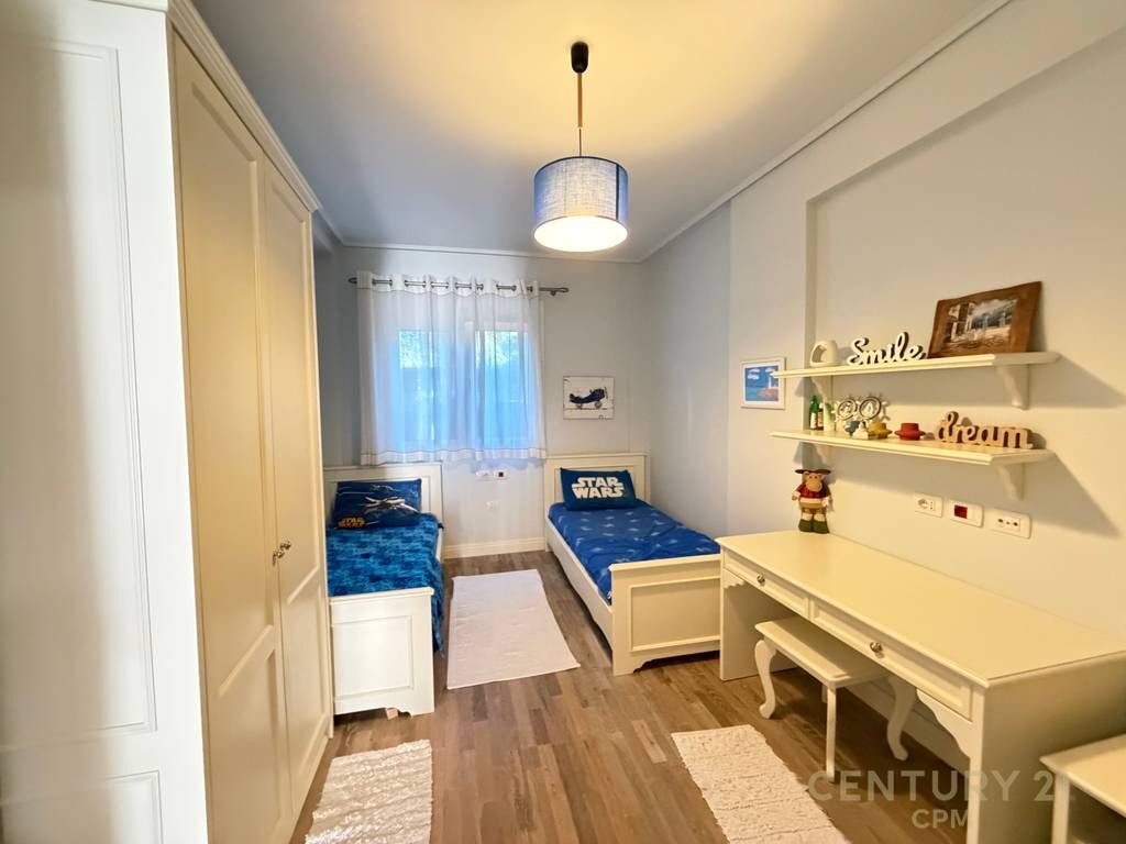 Appartamento 2+1 con cortile in vendita a Gjiri i Lalezit!