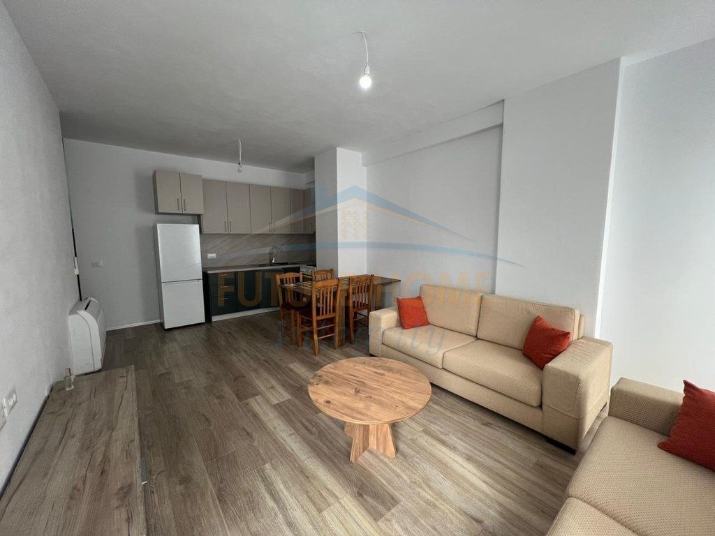 Qera, Apartament 2+1+2, Kompleksi Univers City, Tiranë.