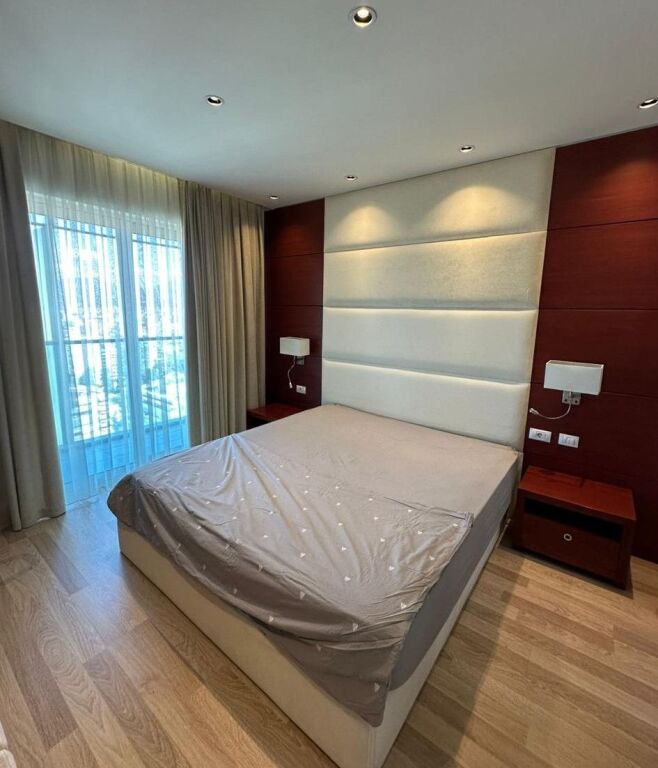 Jepet me qera apartament 2+1 tek Ambasador 3 + Gaderob