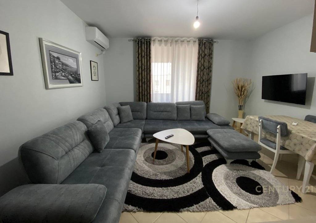 Shitet Apartament 1+1 në Yzberisht