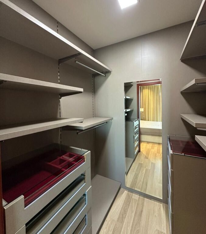 Jepet me qera apartament 2+1 tek Ambasador 3 + Gaderob