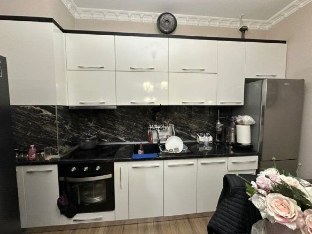 SHITET APARTAMENT 2+1 PAZARI I RI 320.000 EURO FH-66730