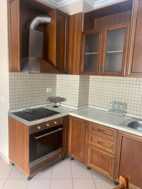 🏡 SHTËPI ME QERA – RRUGA GJON MUZAKA