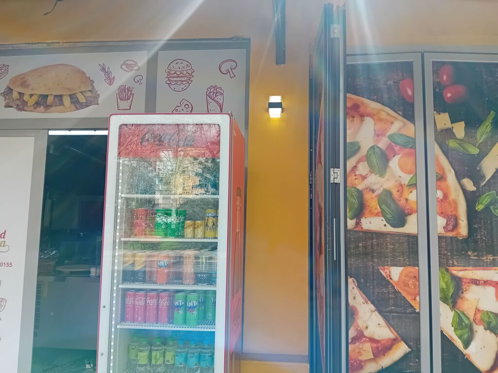 Fast food pizzeria business for sale. The premises 2 thousand euros monthly rent.