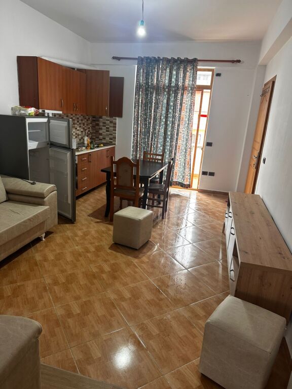 🏡 Shtëpi me qera 1+1 – Astir (përballë Vila L)