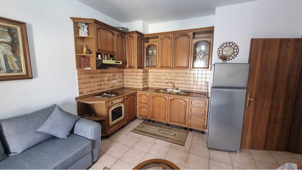 JEPET ME QIRA APARTAMENT 1+1 TEK RRUGA E DIBRES