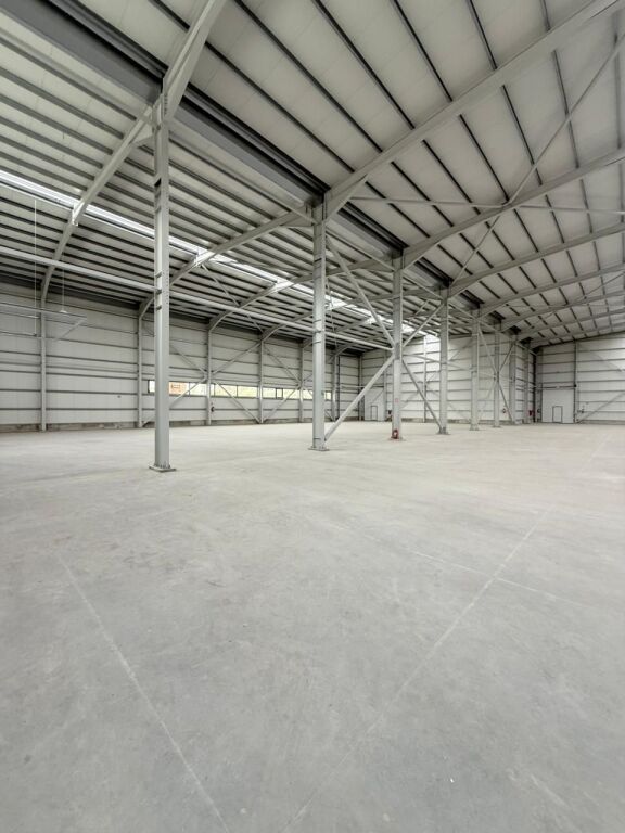 MAGAZZINO 6125 M2 IN AFFITTO / VENDITA A VORE