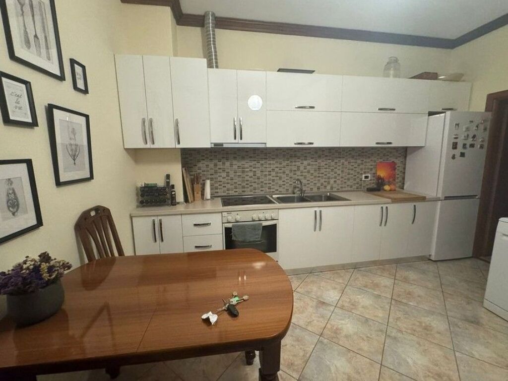 Qera, Vilë, Selvia, Tiranë