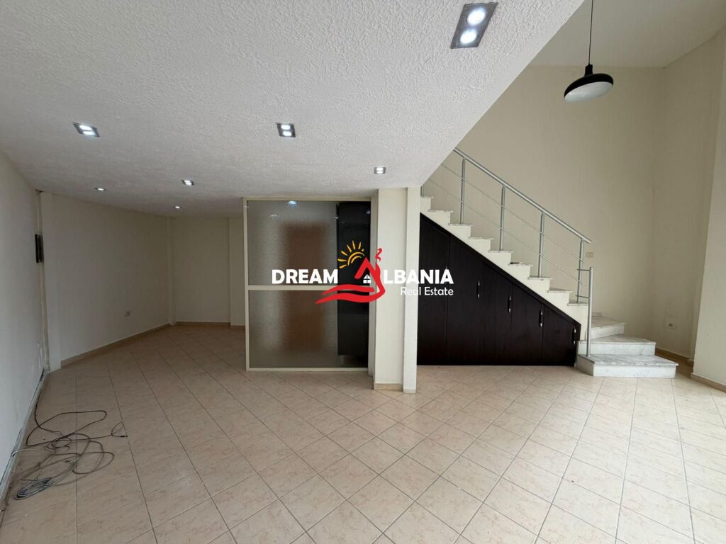 Locale commerciale Duplex in affitto a Pazari i Ri vicino a Bolv Oil (ID 42611418)f