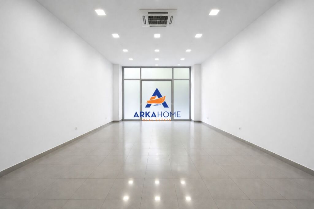 AFFITTASI AMBIENTE 31M2 "EX ESPOSIZIONE" 38000 LEKE