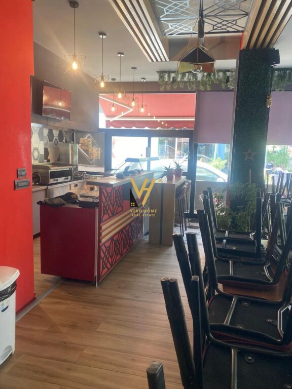 AFFITTASI NEGOZIO 50 M2 A KOMUNA PARISIT 1.000 EURO