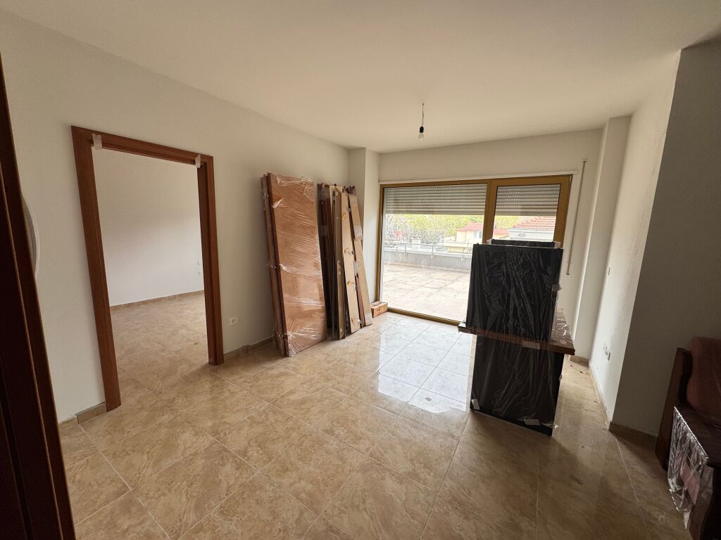 🏢 JEPET ME QERA AMBIENT BIZNESI (ZYRA) – PRANË BLLOKUT