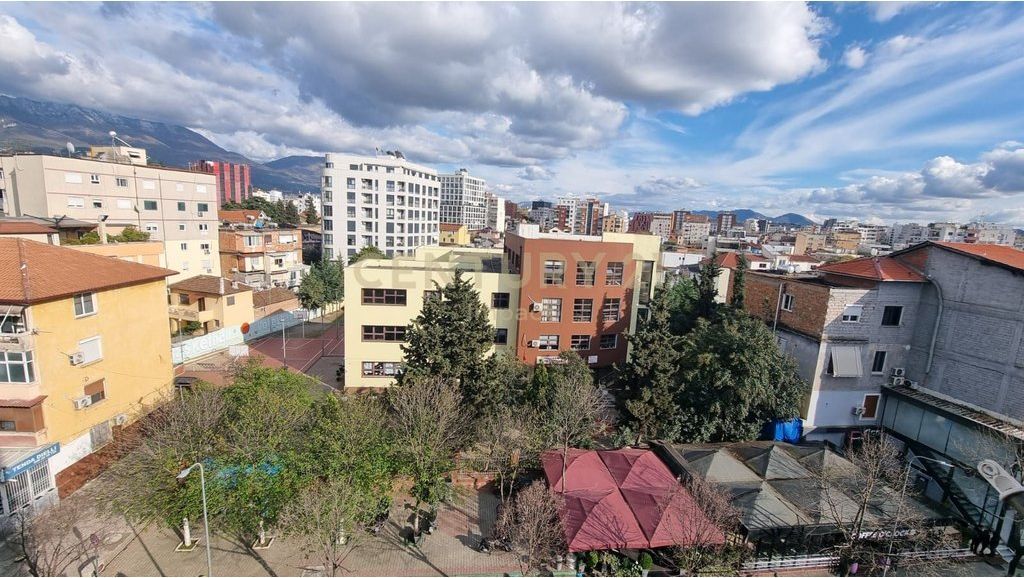JEPET ME QIRA APARTAMENT 1+1 TEK RRUGA E DIBRES