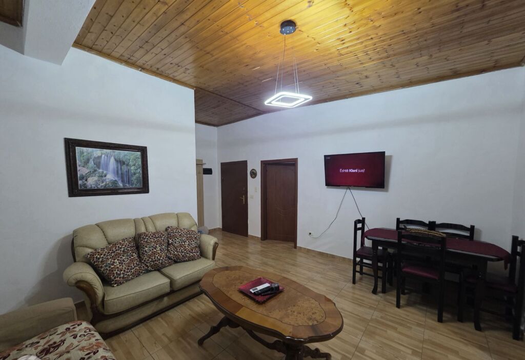 🏡 JEPET ME QERA APARTAMENT 1+1 – VARRI I BAMIT