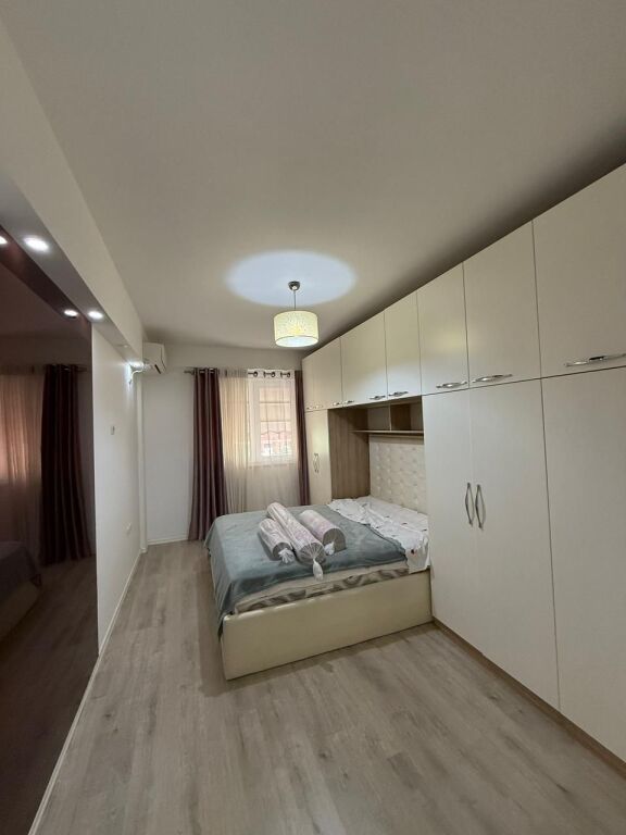 Jepet me qera apartament 2+1 tek Bulevardi i Ri