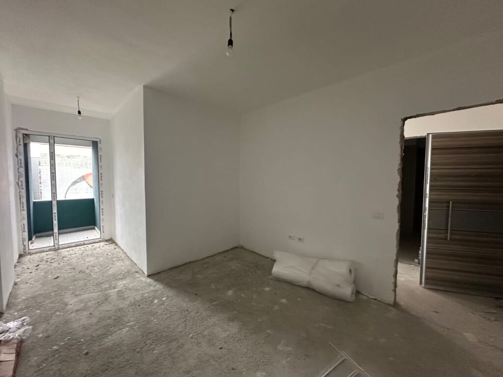 APARTAMENT 2+1 PER SHITJE NE XHAMLLIK