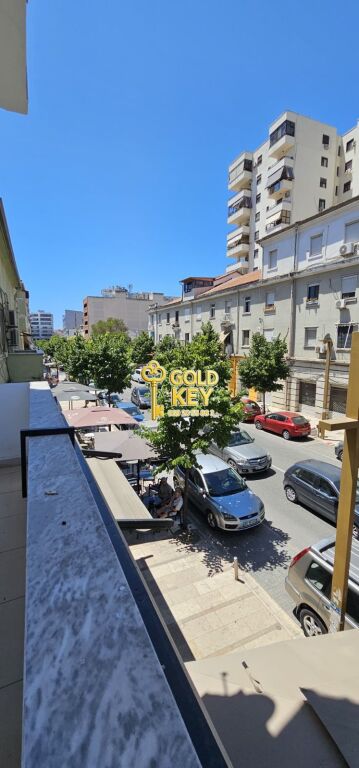 🏢 UFFICIO VUOTO IN AFFITTO SOPRA L'UFFICIO GOLD KEY CENTRO DURRËS