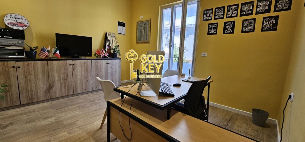 🏢 UFFICIO VUOTO IN AFFITTO SOPRA L'UFFICIO GOLD KEY CENTRO DURRËS