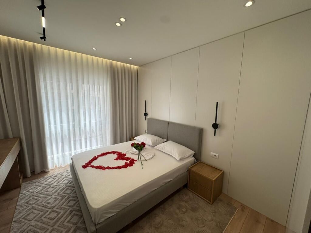 JEPET ME QERA 2+1+2 –  📍 Zogu i Zi 💰 1000 € (i diskutueshëm)