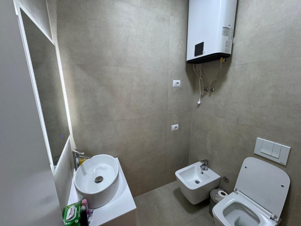 JEPET ME QERA 2+1+2 –  📍 Zogu i Zi 💰 1000 € (i diskutueshëm)