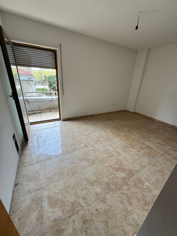 Office 4+1+2 for rent, near Ish Blloku